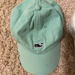2 vineyard vine hats